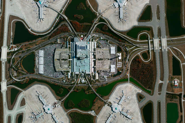 Aeropuertos desde el cielo: cómo Lauren O’Neil convierte las pistas en arte