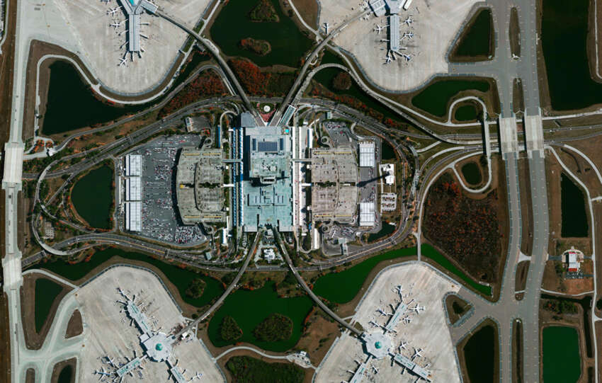 Aeropuertos desde el cielo: cómo Lauren O’Neil convierte las pistas en arte