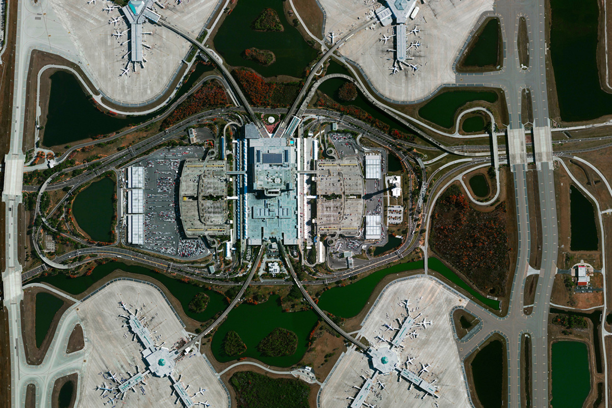Aeropuertos desde el cielo: cómo Lauren O’Neil convierte las pistas en arte