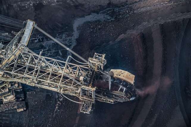 La herida gigante de la Tierra: así se ve la mina de carbón más grande de Europa desde el aire