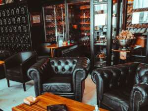 Vuelta Abajo Social Club: el bar secreto con la mejor vista del centro y 100 mil cigarros